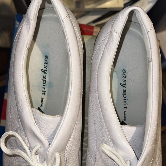 Women’s size9 1/2 medium white Easy Spirit shoes in nearly new condition - Picture 7 of 8